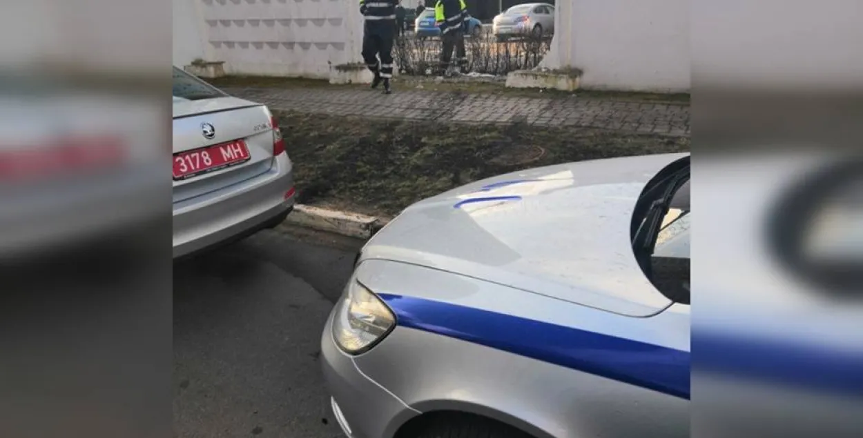 У Мінску джып пратараніў бетонную агароджу базы спецпадраздзялення “Алмаз”