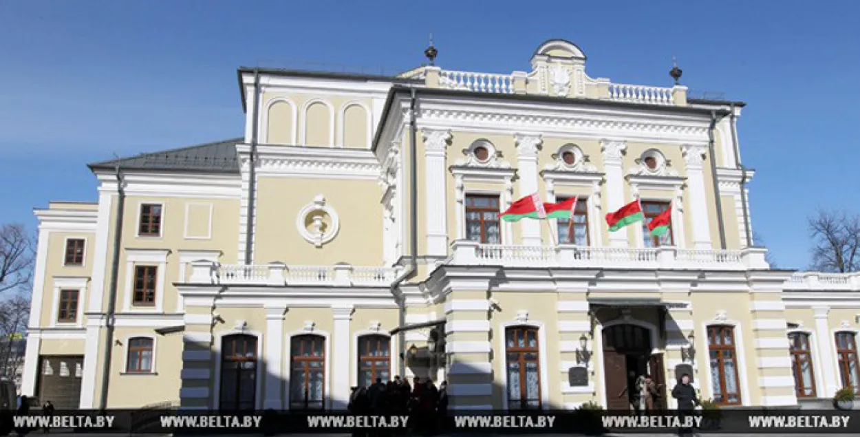 На юбілей Купалаўскага тэатра прыйдуць Кабякоў і Давыдзька 