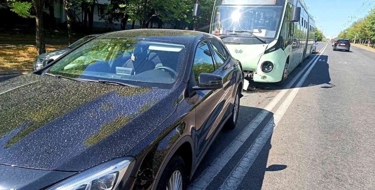 Аварыя на вуліцы Адоеўскага ў Мінску / t.me/gaiminsk

