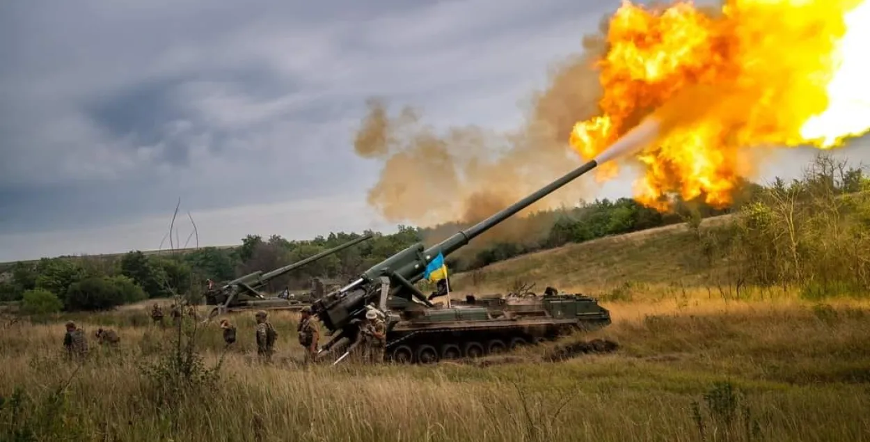 Украинский флаг подняли в Святогорске Донецкой области —  202-е утро войны