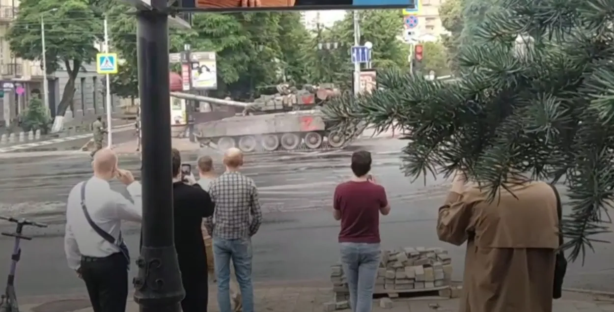 Военная техника ЧВК "Вагнер" в Ростове-на-Дону 24 июня 2023 года /&nbsp;bbc.com
