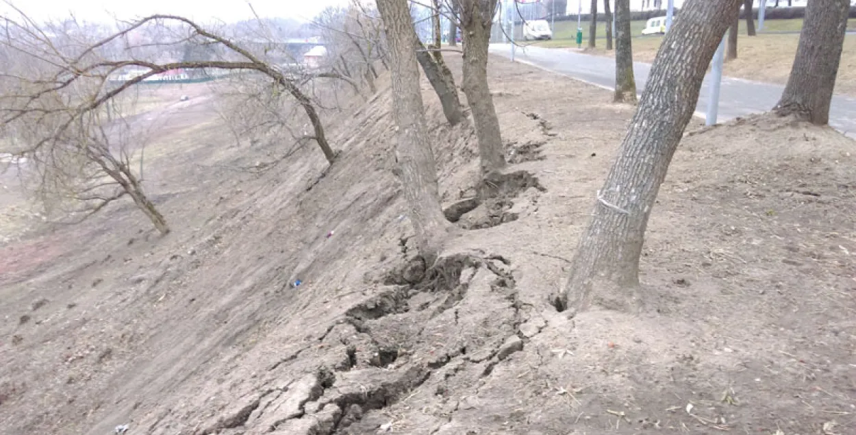 У Магілёве Архіерэйскаму валу Каніскага пагражае апоўзень (фота)