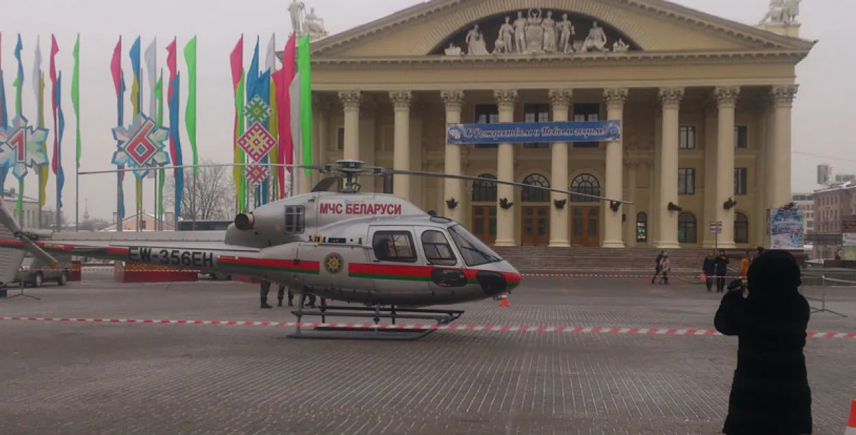 У цэнтры Мінска прызямліўся верталёт (фота)
