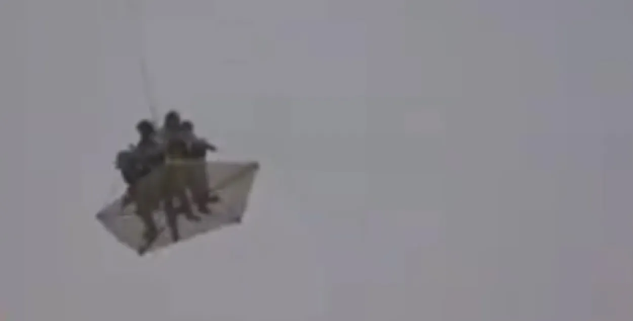 З Крамля верталёт "эвакуяваў" невядомых людзей (відэа)
