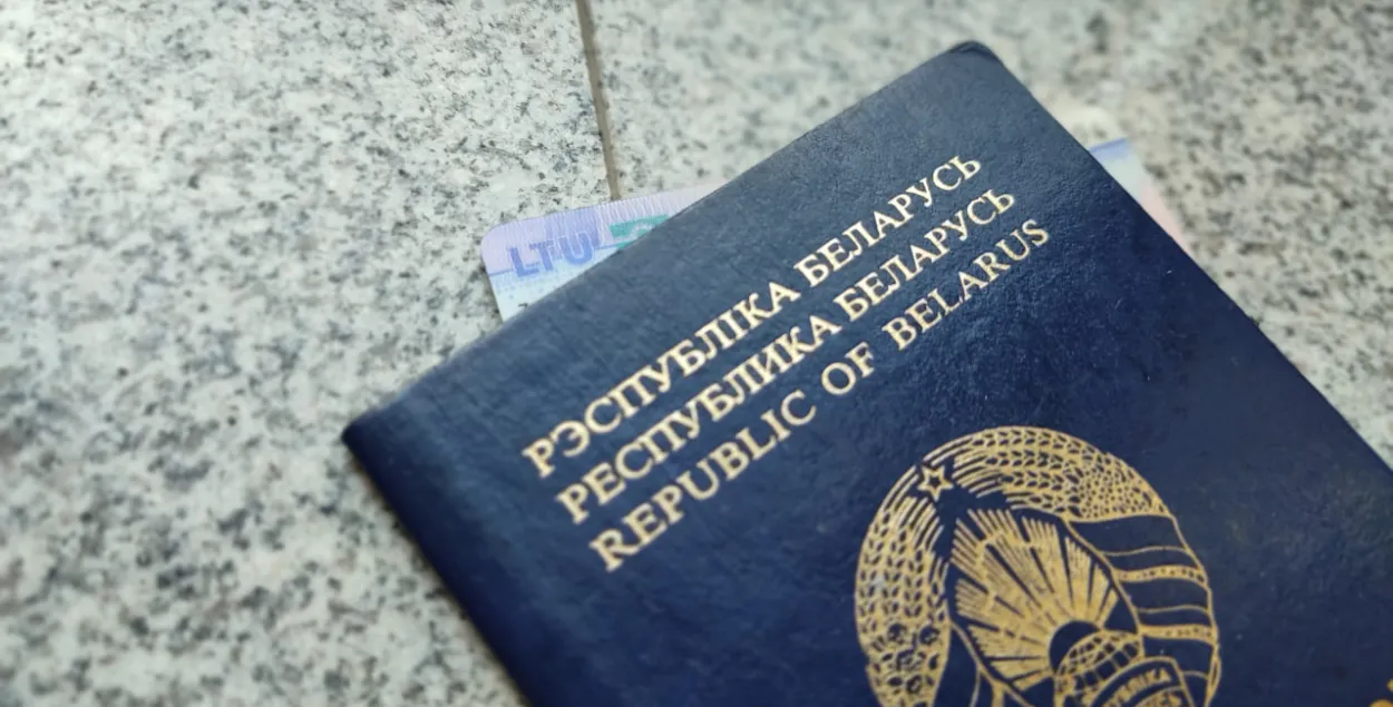 Літоўскі ВНЖ і беларускі пашпарт / "Зеркало"
