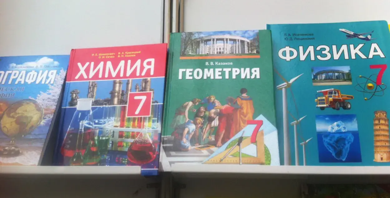 Беларусь прывезла на Варшаўскую кніжную выставу школьныя падручнікі 