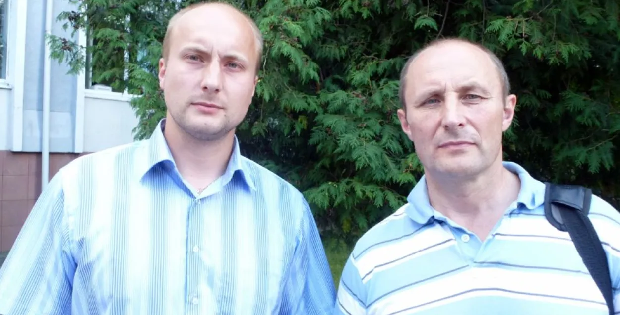 На фото svaboda.org &mdash; Алексей Милюков с отцом Олегом Желновым
