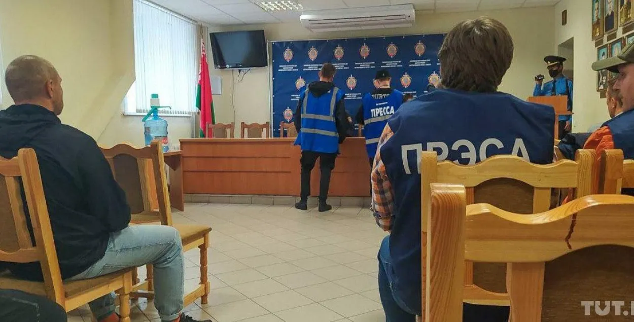 Прэс-служба МУС патлумачыла, чаму журналістаў завезлі ў РУУС