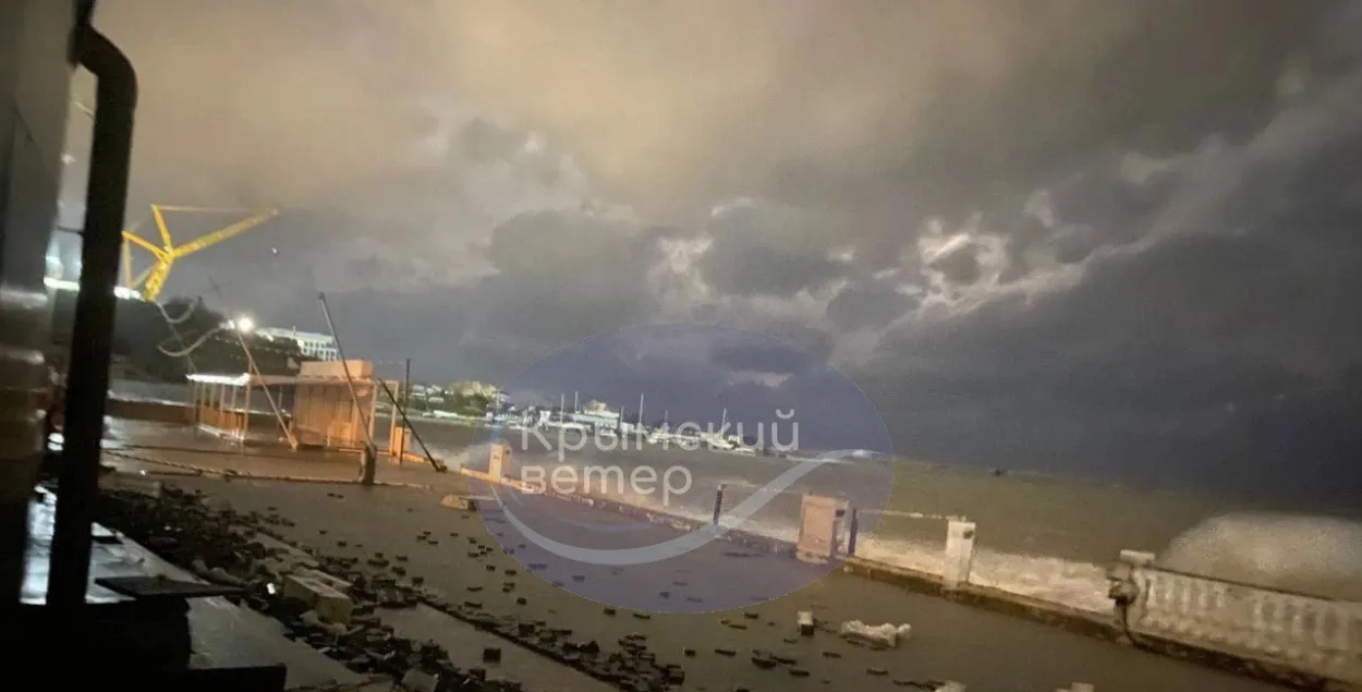 Пляж у Севастопалі