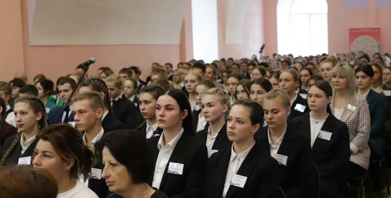 "Паважаныя беларусы, пазбягайце ўдзелу ў рэжымных мерапрыемствах"