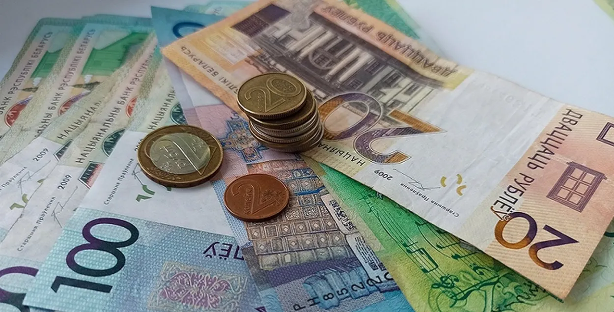 Salaries in the industry have been steadily falling since April, sample photo&nbsp;
