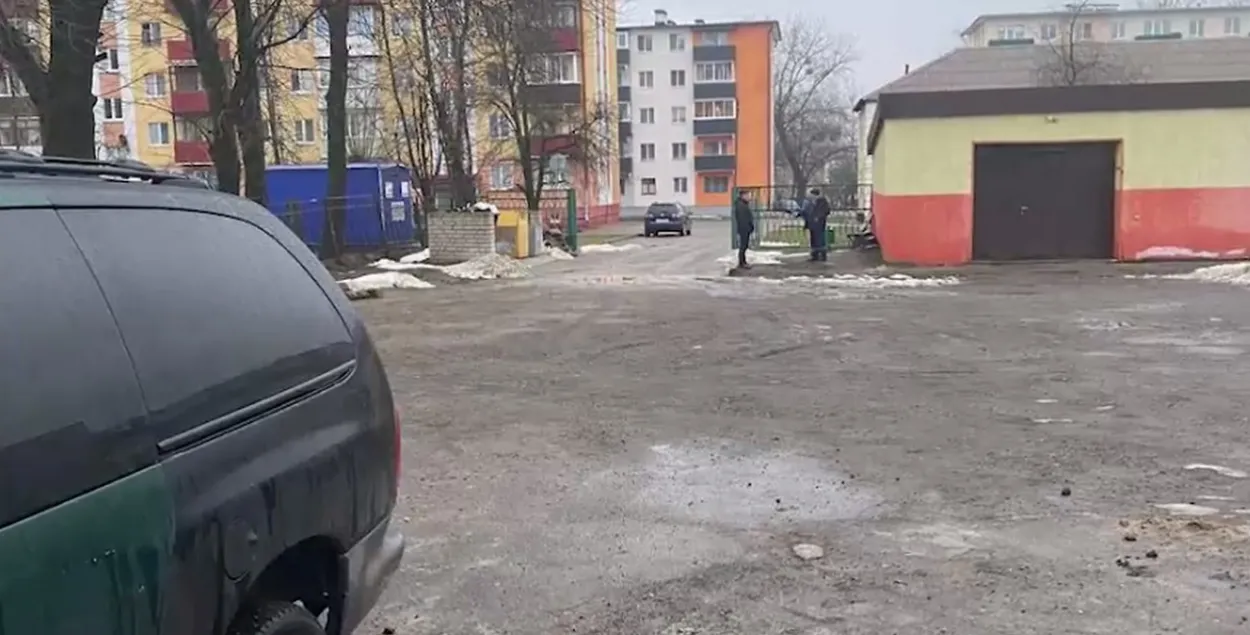 На гэтай дарозе павінен быў з'явіцца асфальт.

&nbsp;

