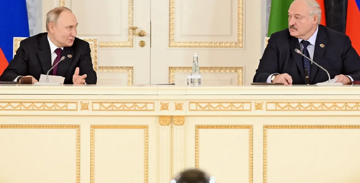 Уладзімір Пуцін і Аляксандр Лукашэнка ў Санкт-Пецярбургу
