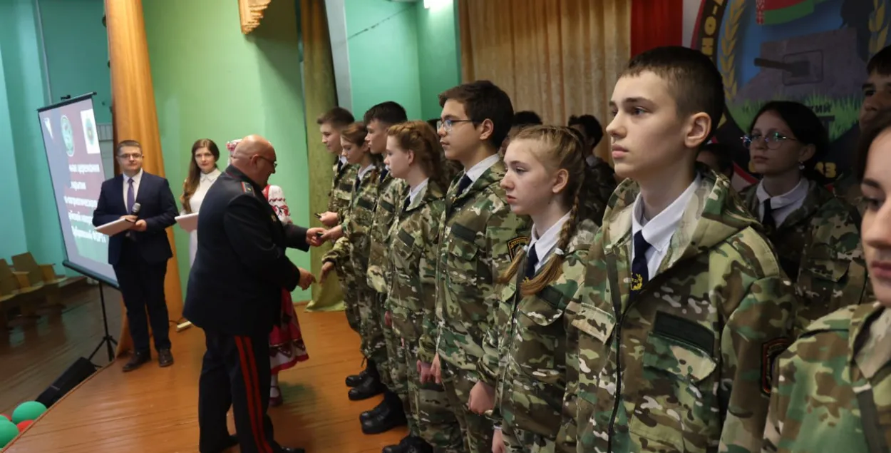 Брэсцкія школьнікі ў ваенна-патрыятычным клубе "Дуброўскі форт" у школе №33&nbsp;