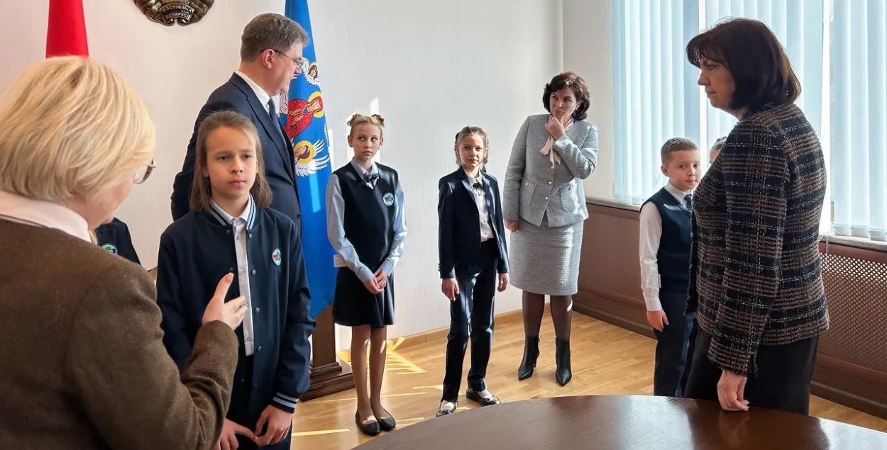 Образцы упомянутой школьной формы презентовали в Мингорисполкоме
