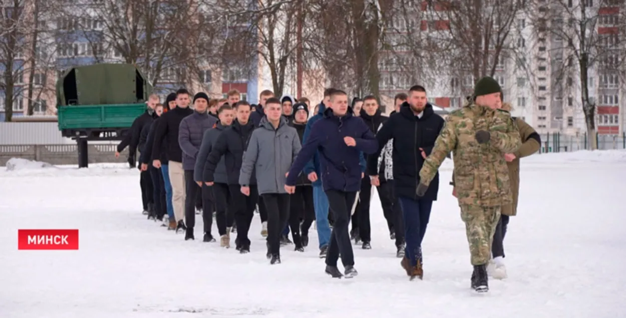 Бойцы молодежных отрядов БРСМ
