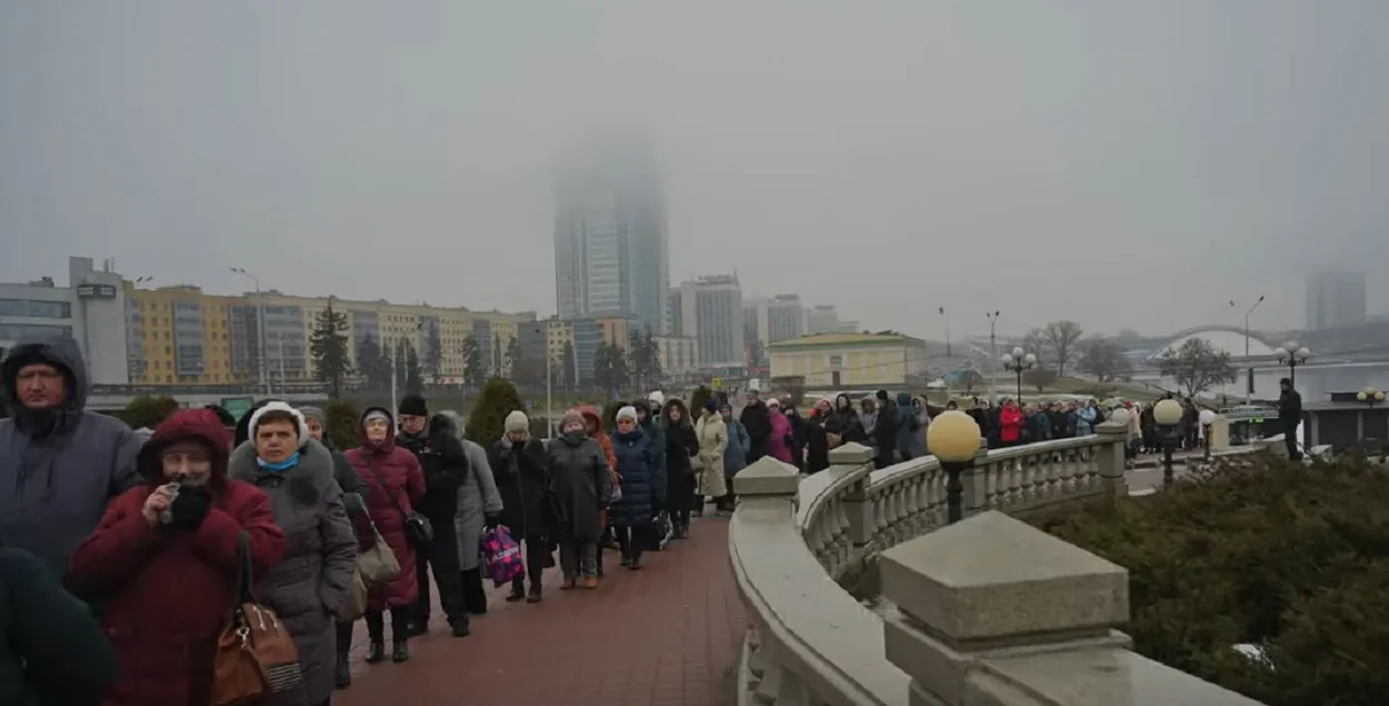 Очередь в Свято-Духов кафедральный собор
