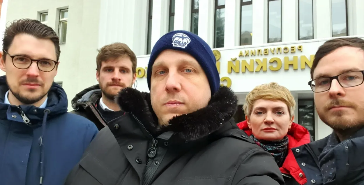 Дыпламаты прыйшлі падтрымаць палітвязня Уладзіслава Беладзеда
