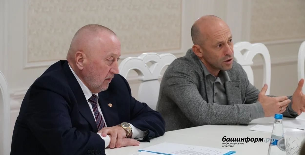 Аляксандр Машэнскі (справа) на перамовах у Башкартастане
