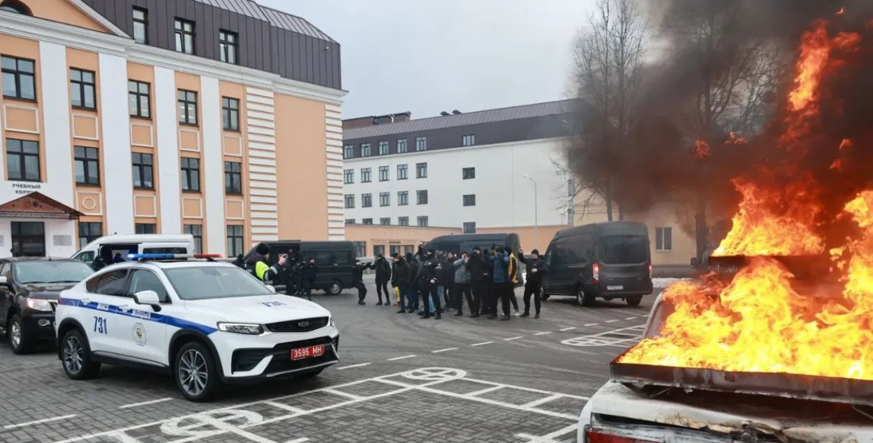 Перед "выборами" силовики провели занятия по "работе" на избирательных участках&nbsp;
