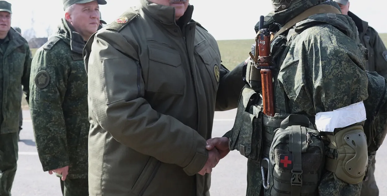 Аляксандр Лукашэнка падчас паездкі ў Ашмянскі раён
