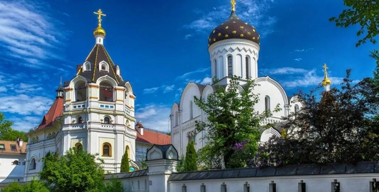Сіроты змогуць жыць у манастырах.
