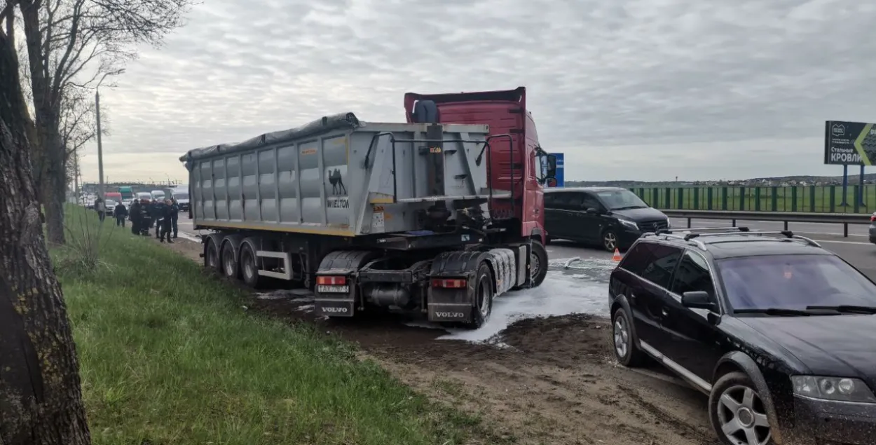 Авария под Минском с участием автобуса и фуры
