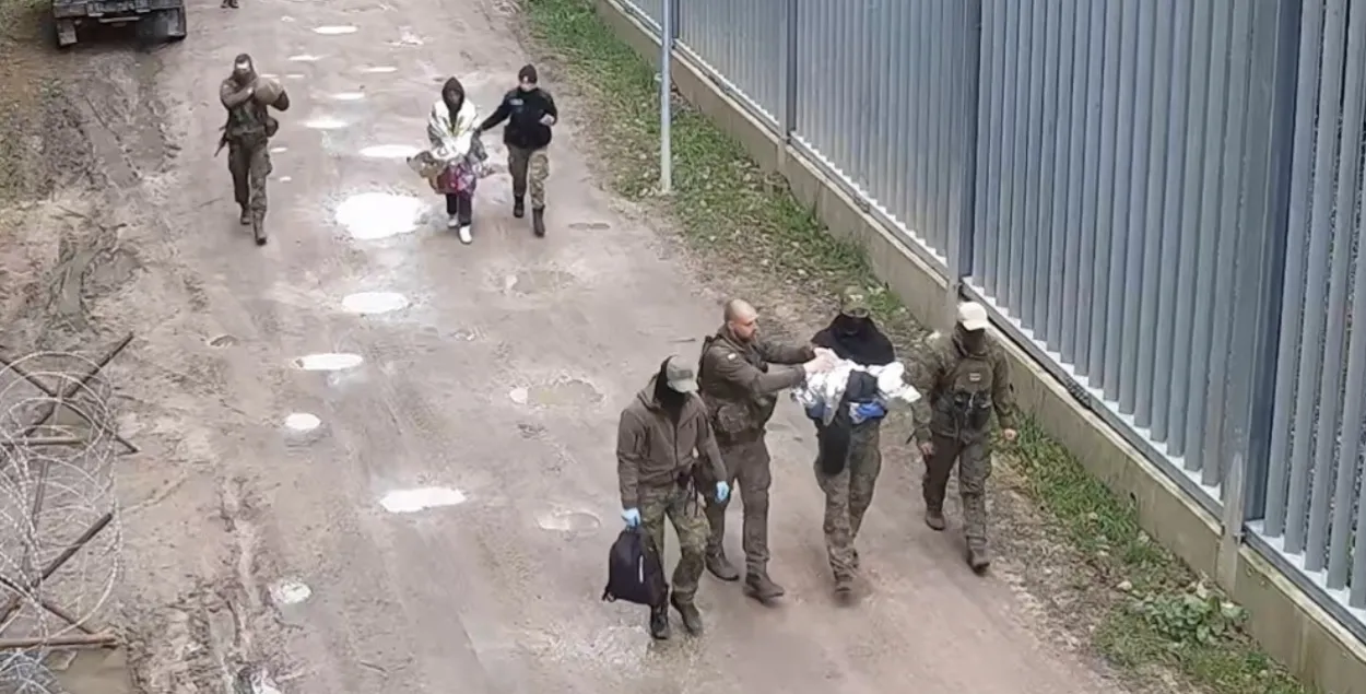 Мігрантка нарадзіла дзіця на мяжы
