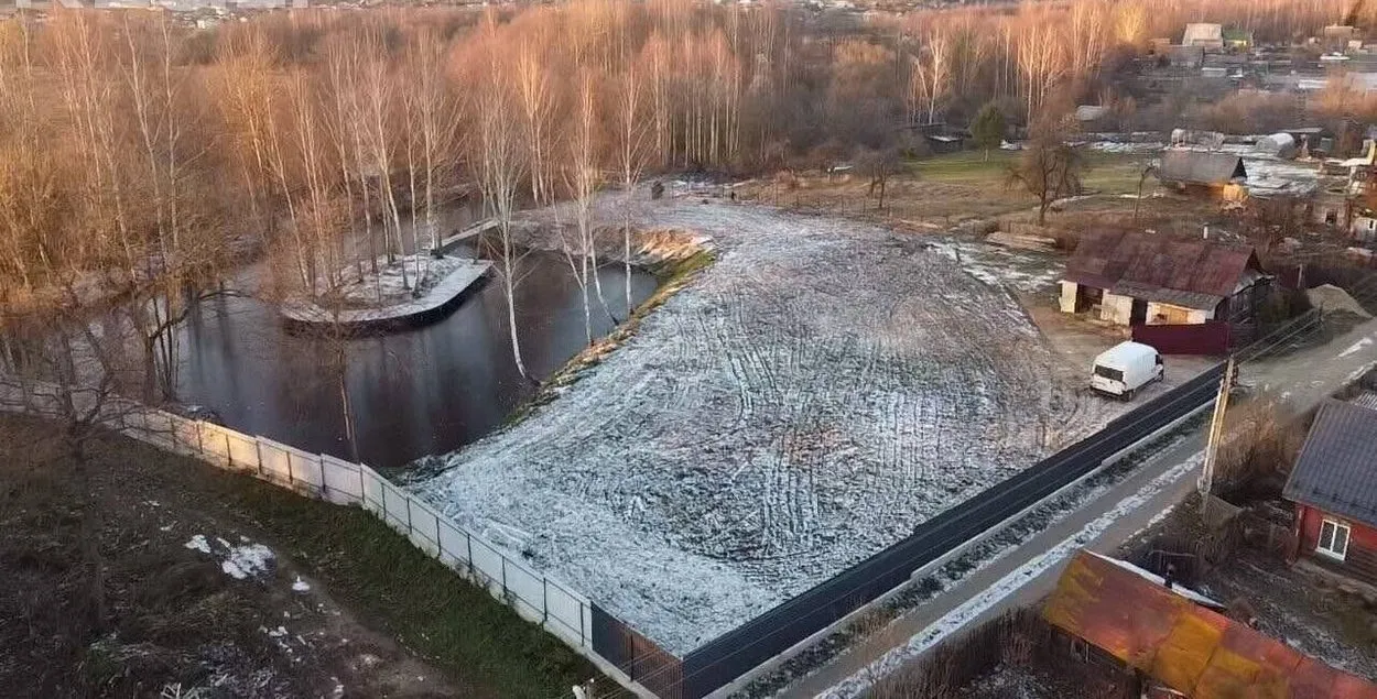 Участок с островом
