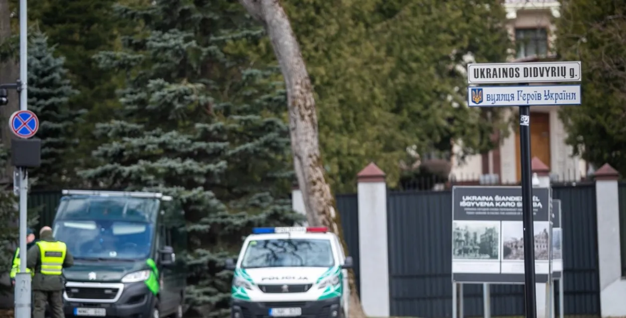 Каля расійскай амбасады ў Вільні
