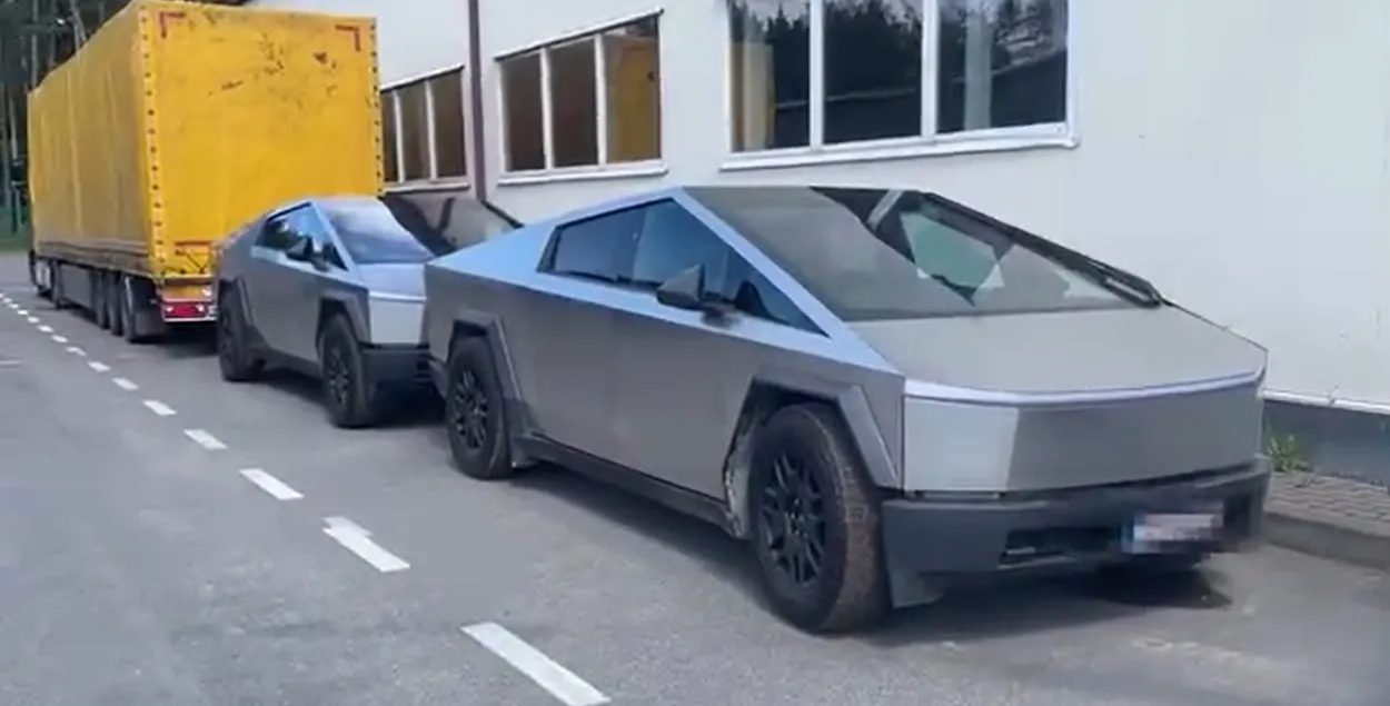 Не прапушчаныя ў Беларусь электрамабілі Tesla Cybertruck
