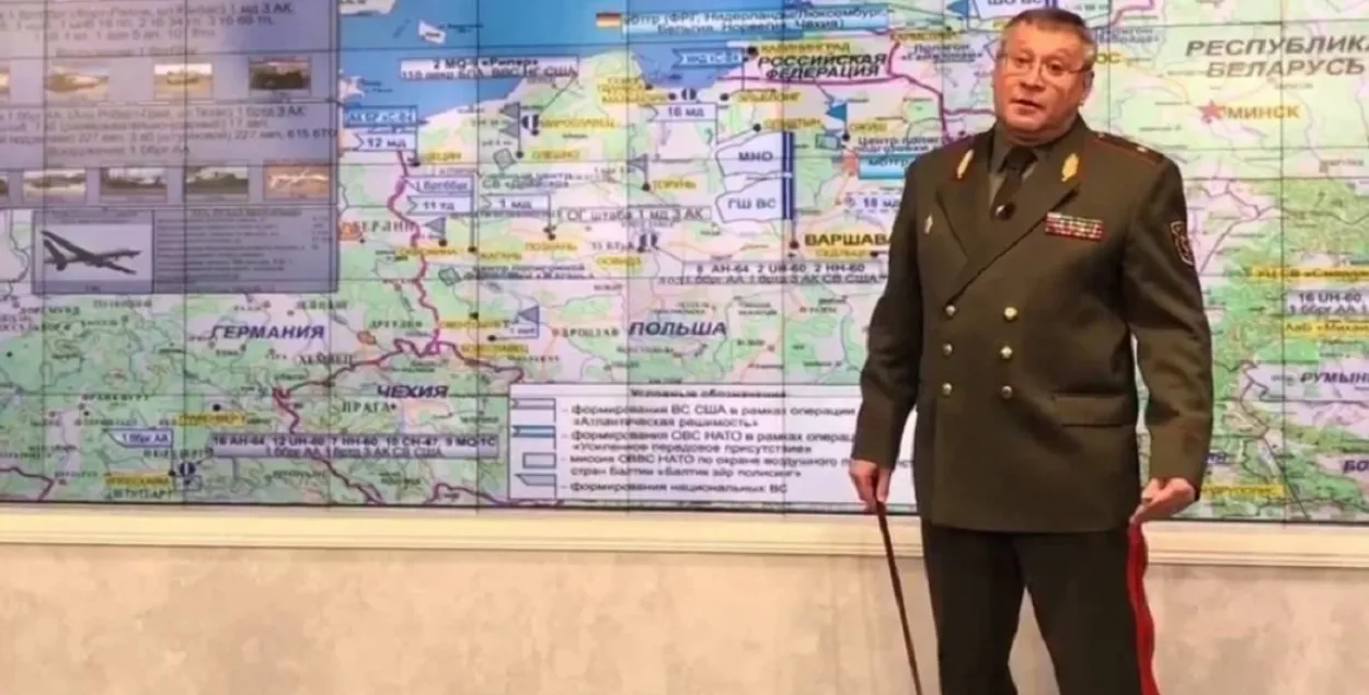 Павел Муравейко показывает, на кого готовится нападение

