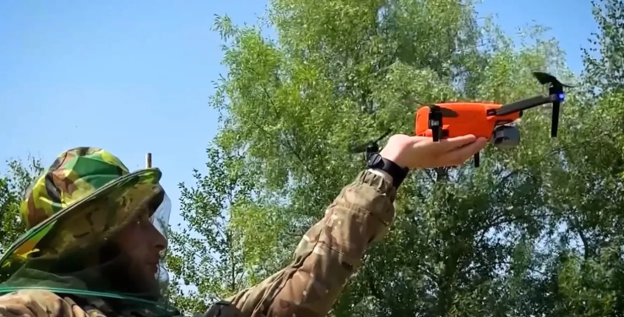 Украінскія памежнікі сочаць за сітуацыяй на мяжы з дапамогай дронаў

