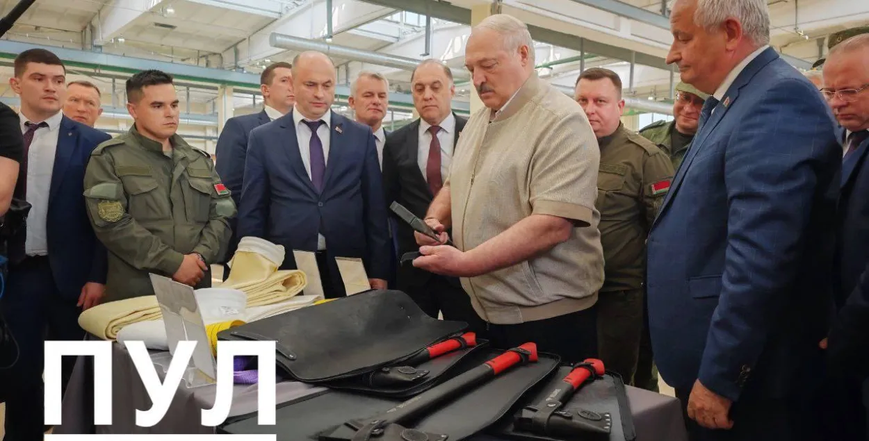 Лукашэнку паказалі сякеры
