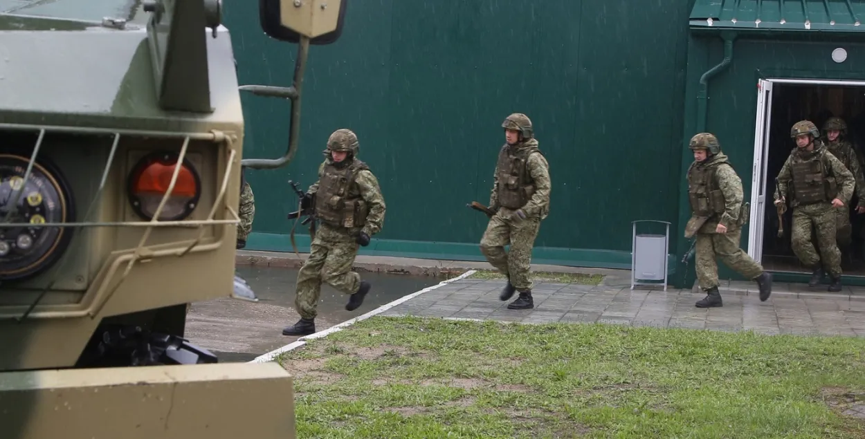 Белорусские пограничники несут службу в усиленном режиме

