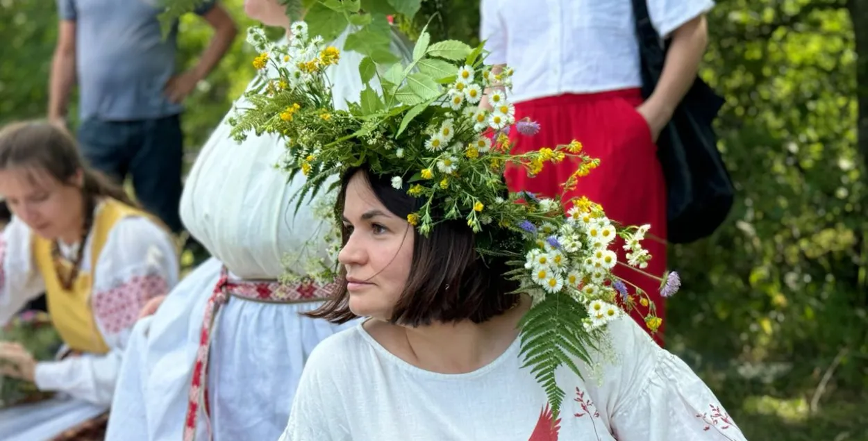 Святлана Ціханоўская падчас святкавання Купалля ў Вільні
