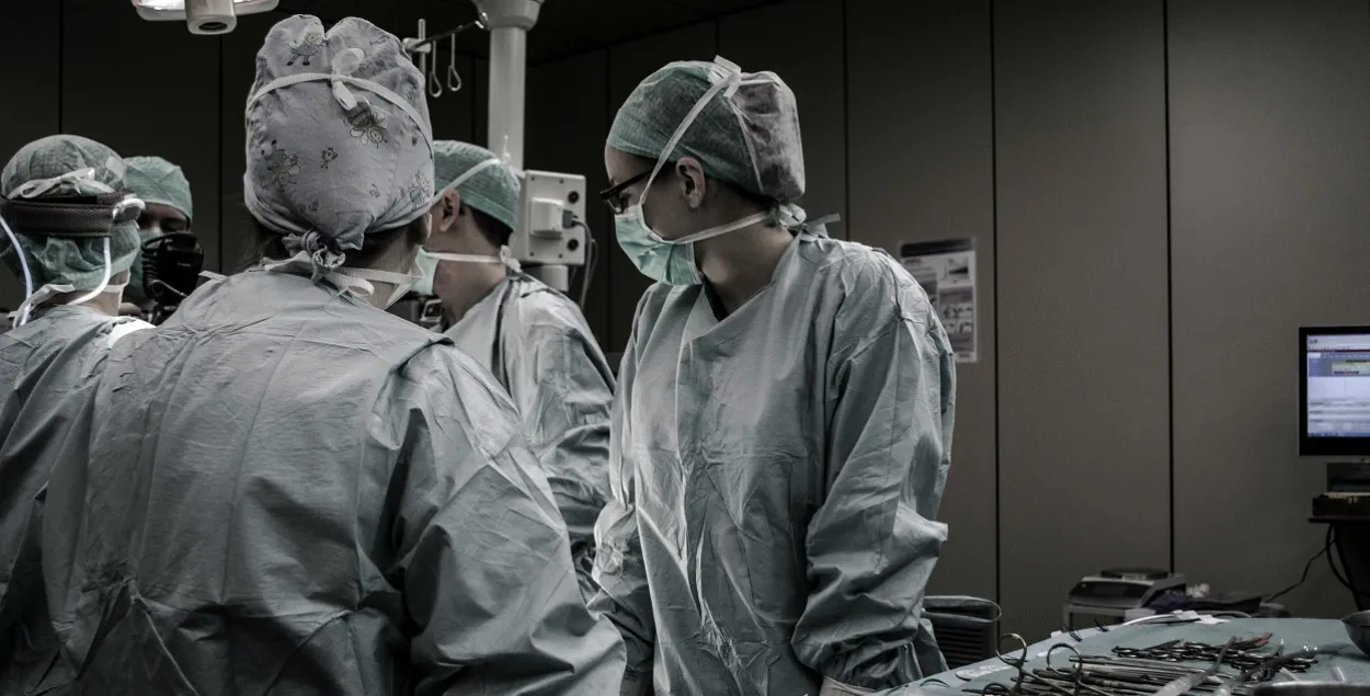 Врачи
