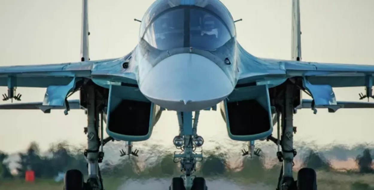 Знішчальнік-бамбардзіроўшчык Су-34, ілюстрацыйнае фота
