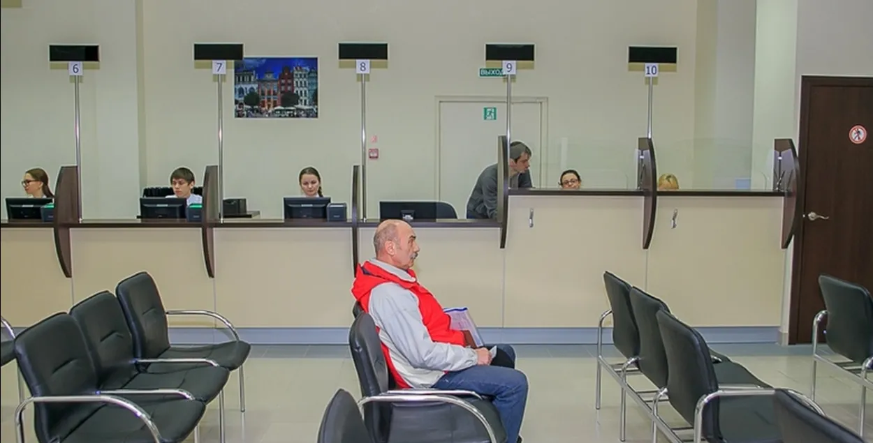 У візавым цэнтры
