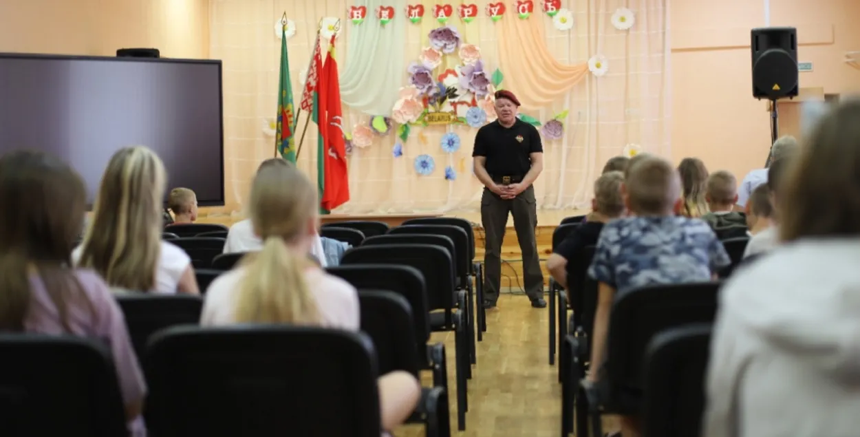Выступае Дзмітрый Паўлічэнка
