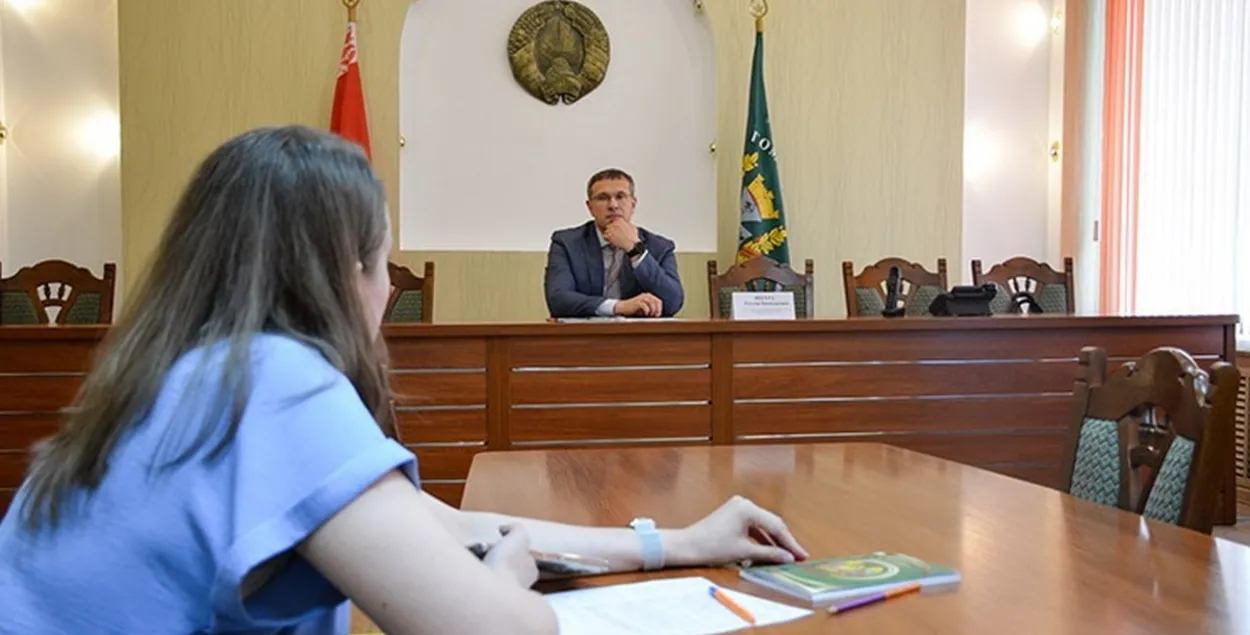 У чаканні зваротаў дэпутат правёў некалькі гадзінаў
