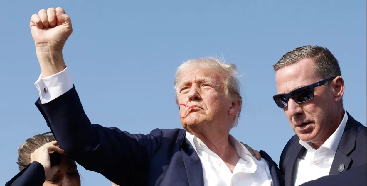 Дональд Трамп после покушения на его жизнь
