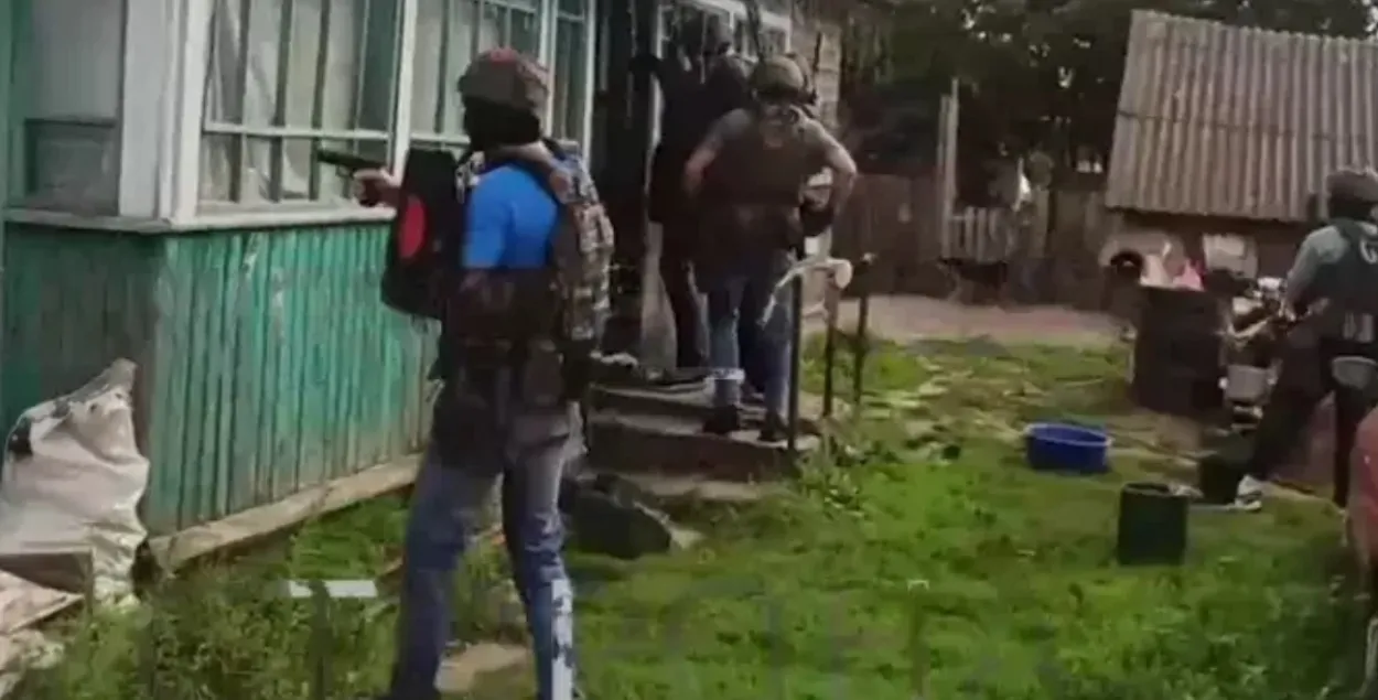Вооруженные силовики
