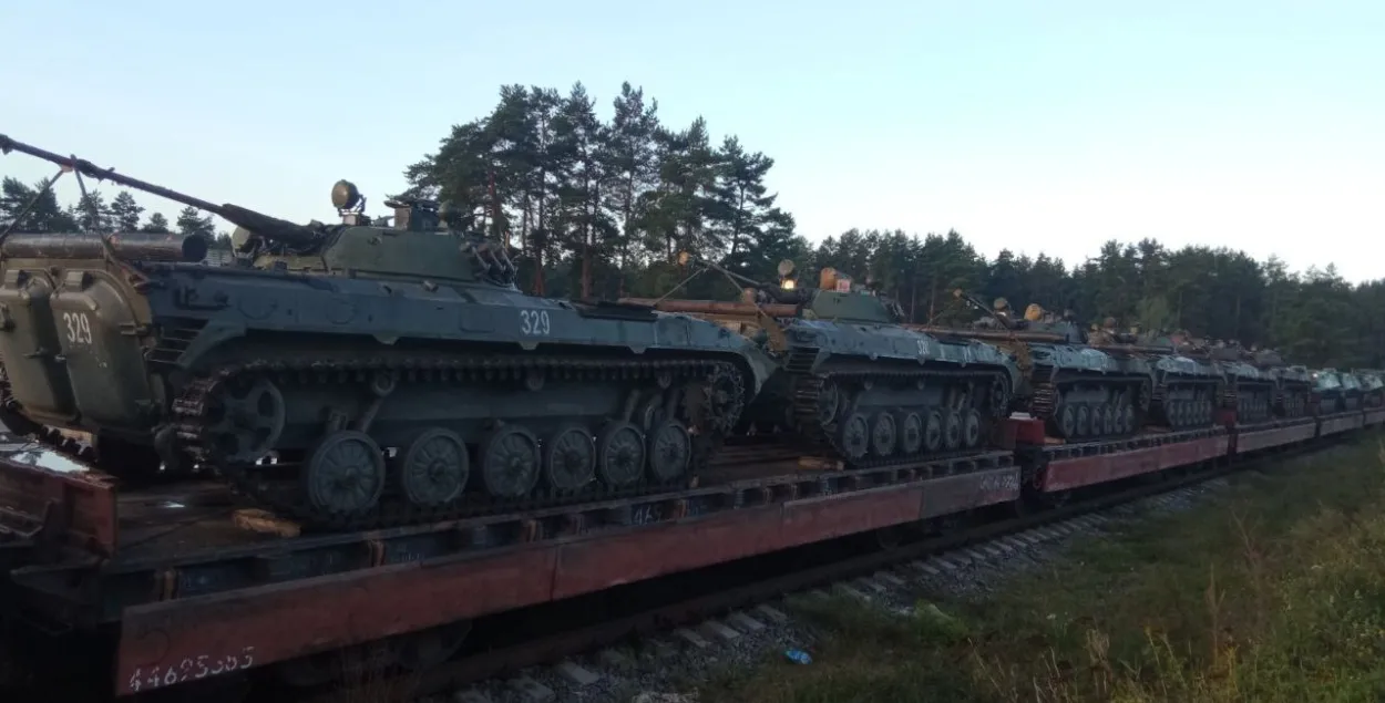 Бронетехнику с Гродненщины перебросили в Гомельскую область
