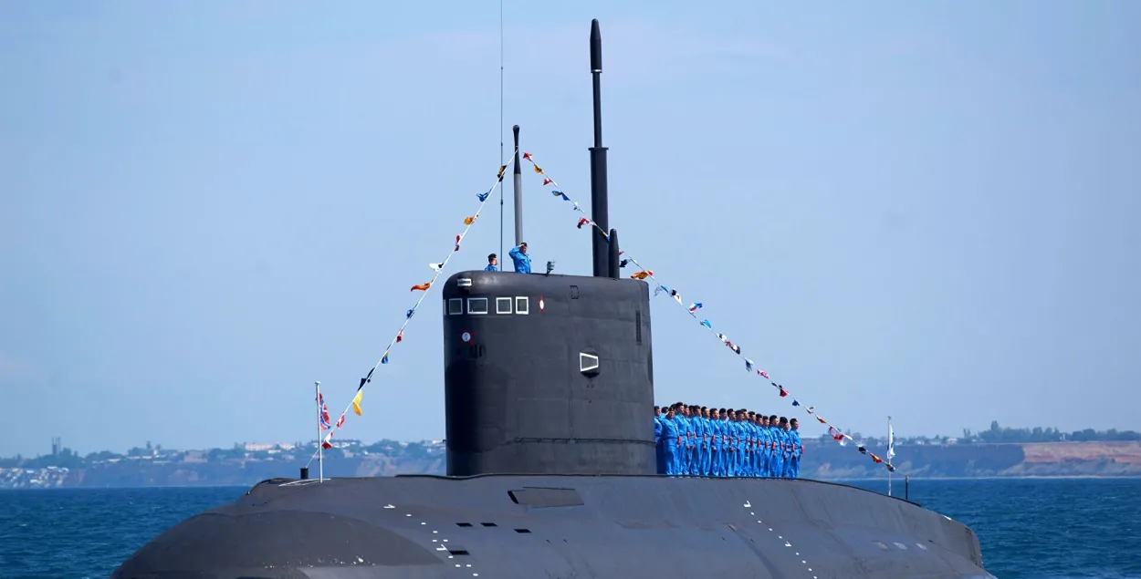 Лодка сышла на дно на месцы ўзрыву
