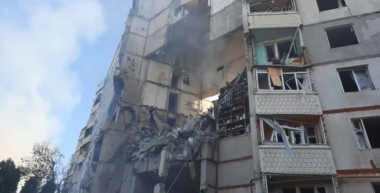 Дзевяціпавярховік пасля патраплення КАБа
