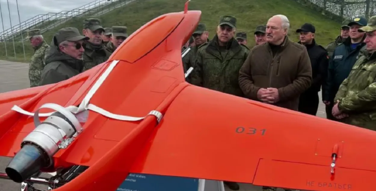 Аляксандр Лукашэнка патрабуе ад НАН прарыву з "уласнымі" беспілотнікамі

