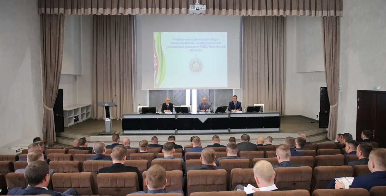 Милиционеры "повышали теоретические знания"
