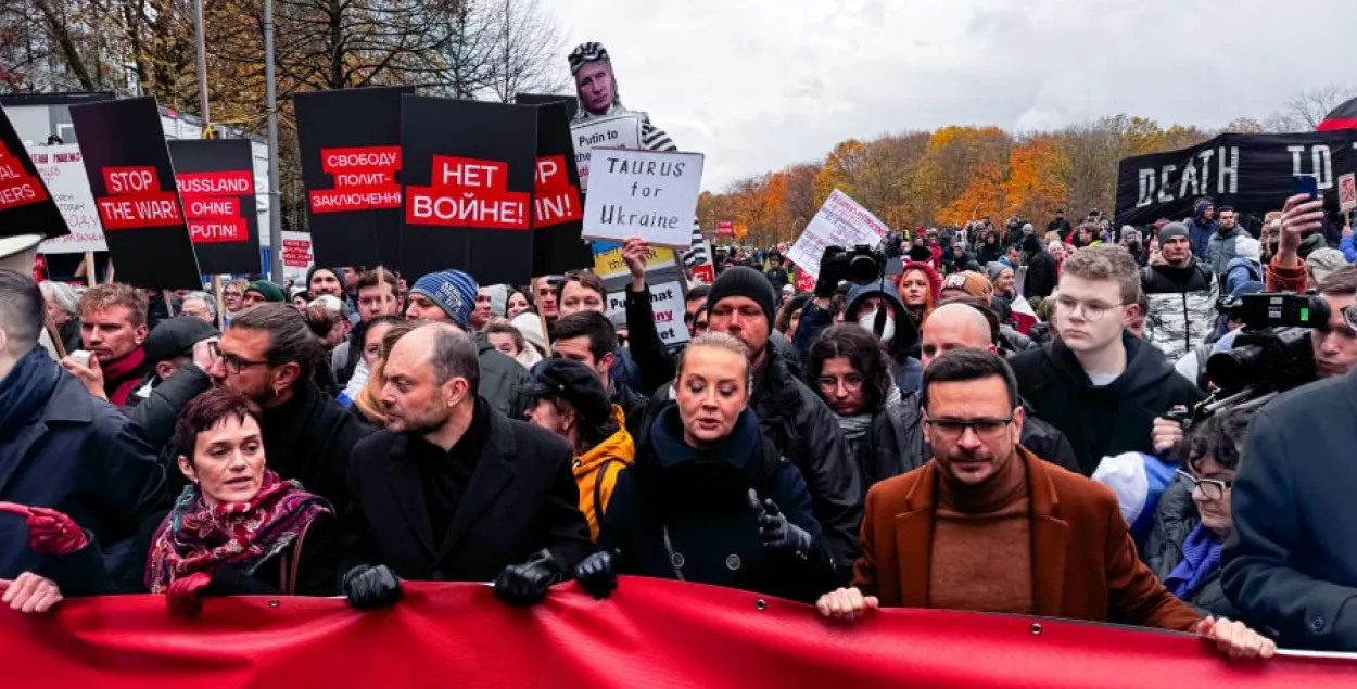 Антивоенное шествие в Берлине
