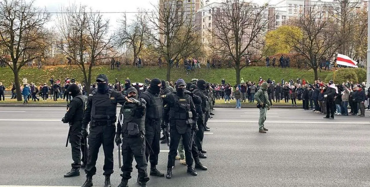 Противостояние силовиков с минчанами
